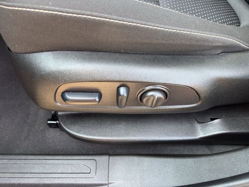 Used 2023 GMC Acadia SLE w/ Driver Convenience Package image 15