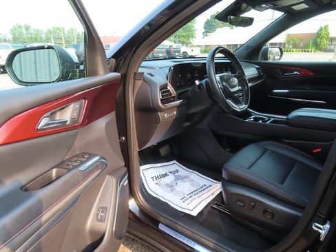 Used 2025 Chevrolet Traverse Z71 w/ Enhanced Driving Package AWD/4WD image 17