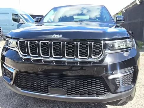 Used 2022 Jeep Grand Cherokee Limited AWD/4WD image 2