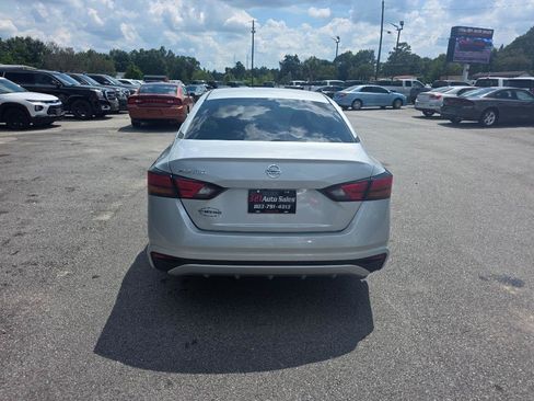 Used 2022 Nissan Altima 2.5 S FWD image 3