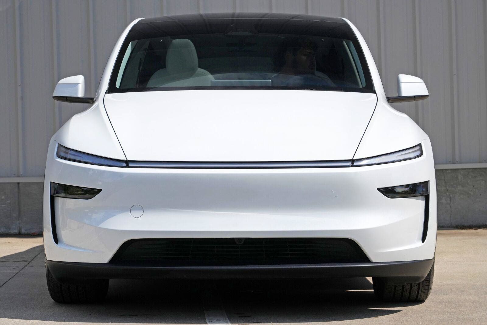 Used 2026 Tesla Model Y Long Range AWD/4WD image 7