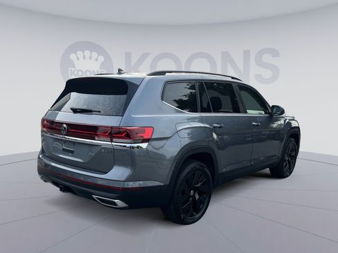 Used 2024 Volkswagen Atlas SE w/ Panoramic Sunroof Package AWD/4WD image 7