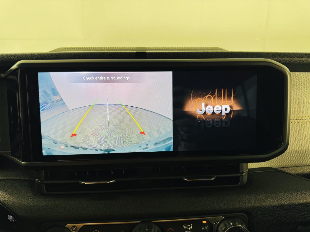 Used 2024 Jeep Wrangler Unlimited AWD/4WD image 15