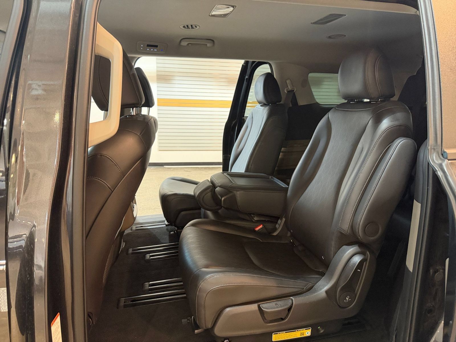 Used 2026 Kia Carnival FWD image 27