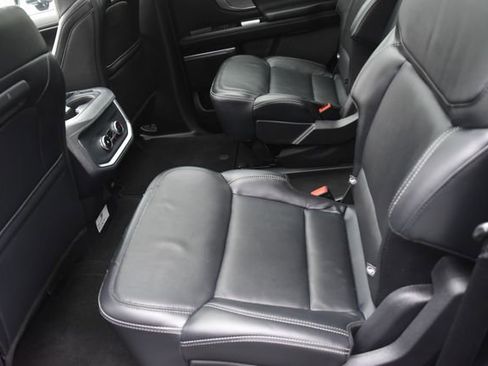 Used 2025 Ford Expedition Platinum image 18