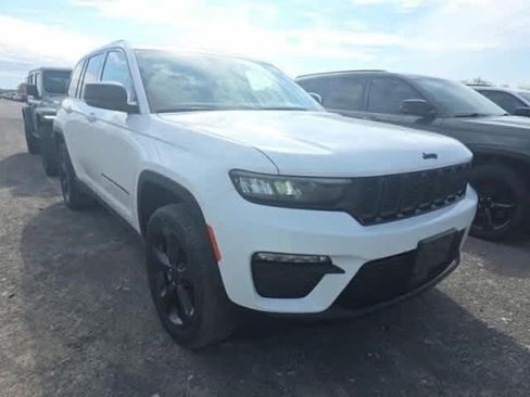 Used 2023 Jeep Grand Cherokee Limited w/ Black Appearance Package AWD/4WD image 2