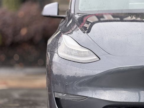 Used 2020 Tesla Model Y Long Range image 4