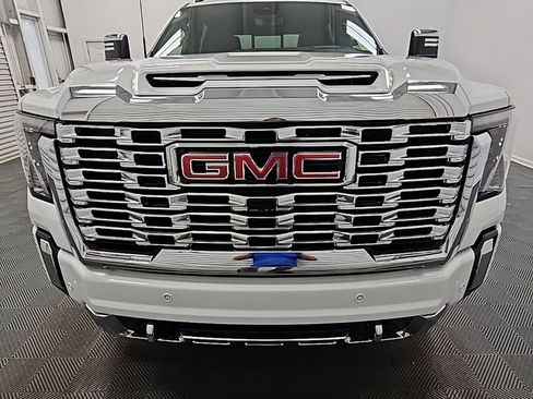 New 2026 GMC Sierra 2500 Denali w/ Denali Reserve Package image 3