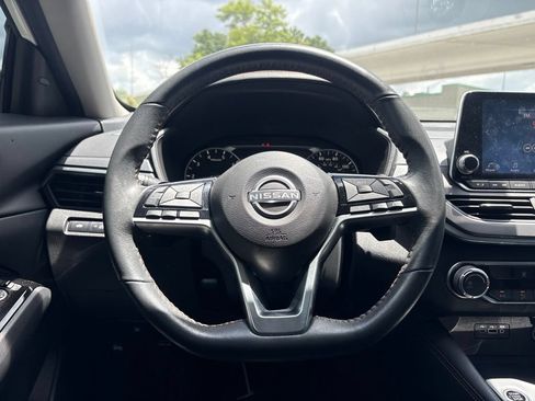 Used 2024 Nissan Altima 2.5 SR FWD image 18