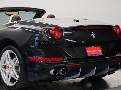 Used 2015 Ferrari California T RWD image 47