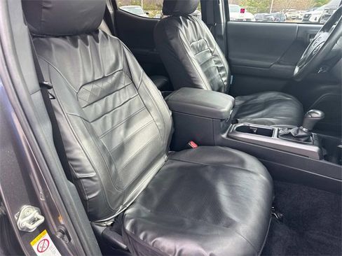 Used 2018 Toyota Tacoma TRD Sport image 24