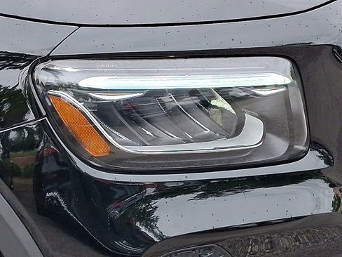 Used 2024 Mercedes-Benz GLB 250 4MATIC image 9