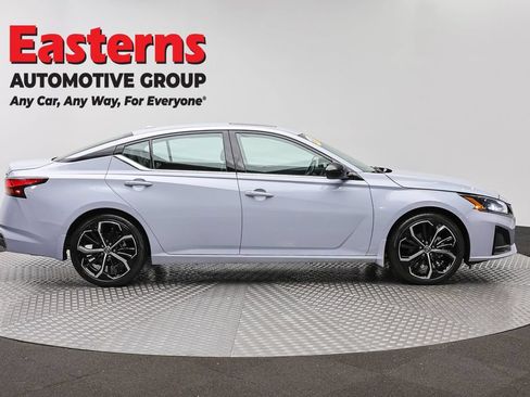Used 2023 Nissan Altima 2.5 SR w/ SR Premium Package FWD image 4