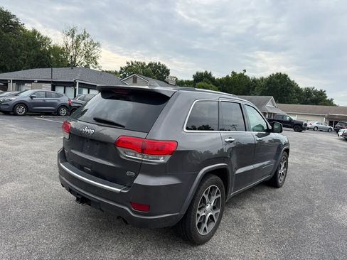 Used 2019 Jeep Grand Cherokee Overland AWD/4WD image 5