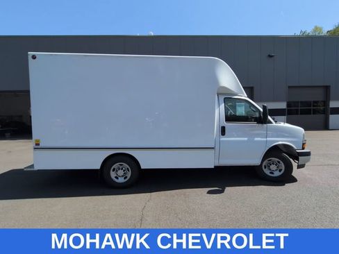 Used 2025 Chevrolet Express 3500 w/ Power Convenience Package RWD image 5