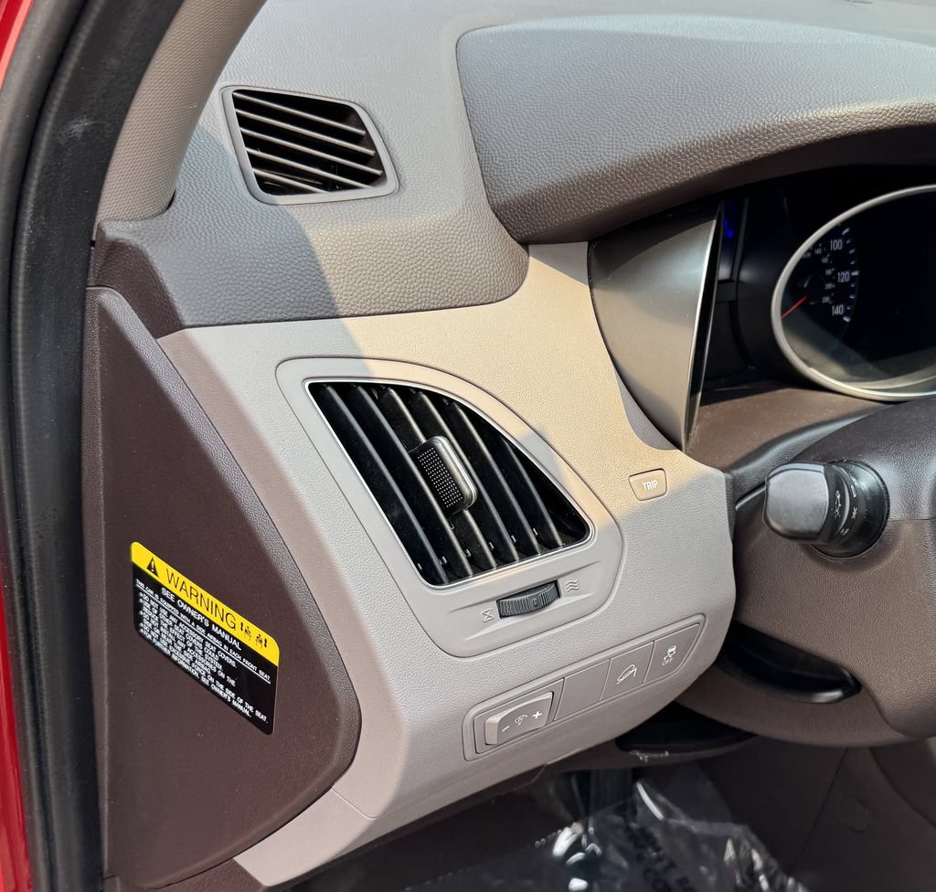 Used 2011 Hyundai Tucson 2WD image 14