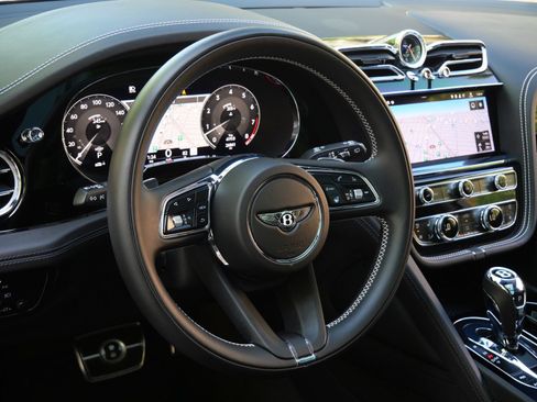 Used 2022 Bentley Bentayga AWD/4WD image 13
