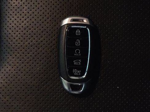 Used 2023 Hyundai Elantra Limited image 32