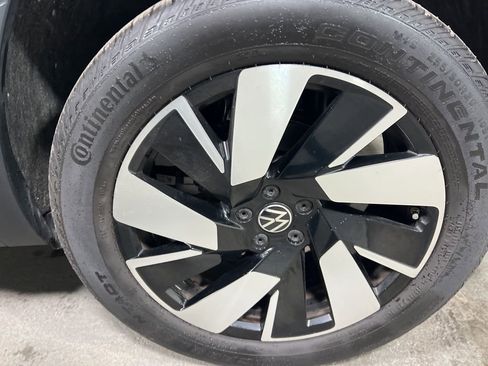 Used 2025 Volkswagen Atlas Cross Sport SE image 37