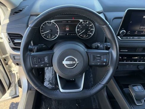 Used 2024 Nissan Rogue SV w/ SV Premium Package image 24