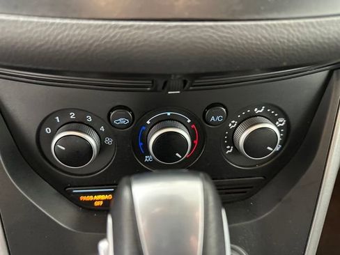 Used 2015 Ford Escape SE image 23