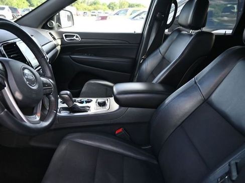Used 2019 Jeep Grand Cherokee Altitude AWD/4WD image 12