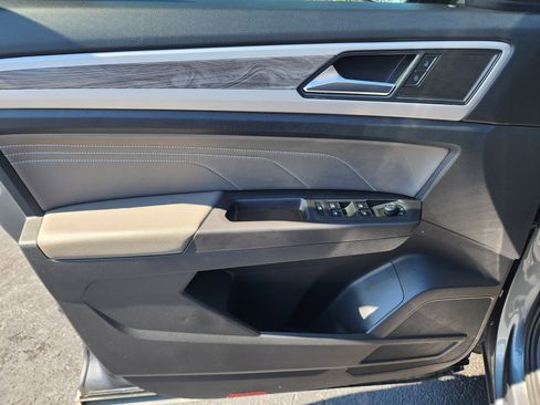 Used 2022 Volkswagen Atlas Cross Sport SE image 23