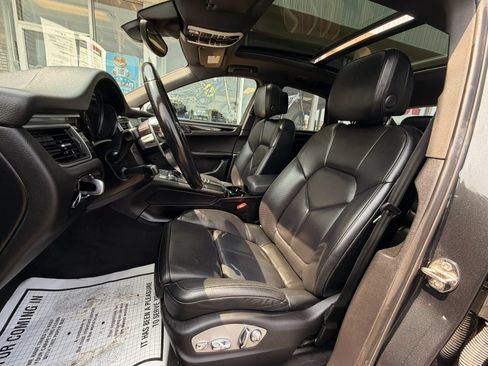 Used 2018 Porsche Macan Sport Edition AWD/4WD image 10