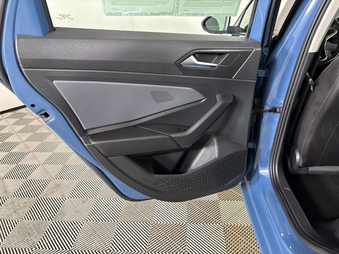 Used 2025 Volkswagen Jetta SE FWD image 21