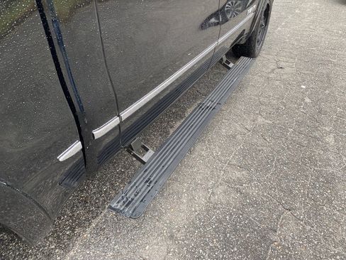 Used 2021 RAM 1500 Limited w/ Body Color Bumper Group image 17