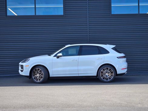 New 2026 Porsche Cayenne AWD/4WD image 2