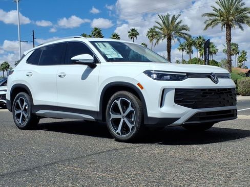 New 2026 Volkswagen Tiguan SE image 1