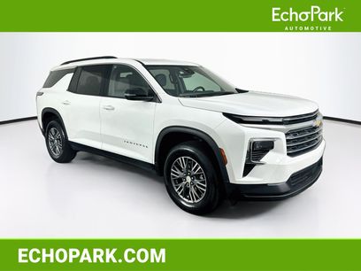 Used 2025 Chevrolet Traverse LT