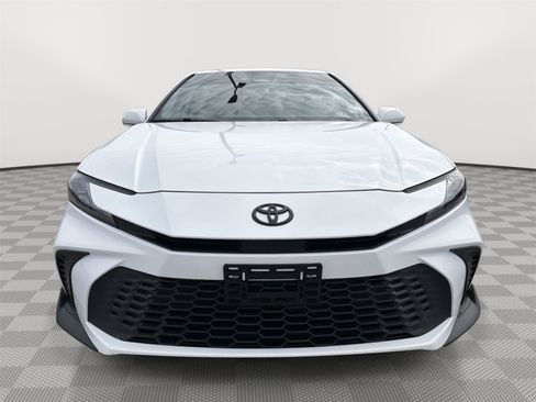 Used 2025 Toyota Camry SE image 8