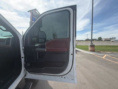 Used 2022 Ford F350 Platinum AWD/4WD image 29
