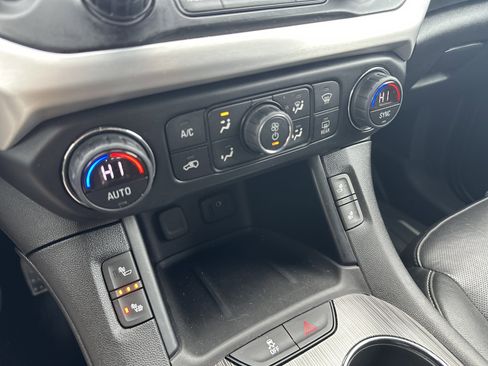 Used 2019 GMC Acadia SLT w/ Black Edition image 22