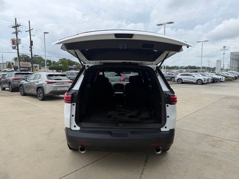 Used 2023 Chevrolet Traverse LT FWD image 25