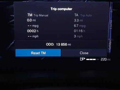 Used 2025 Volvo XC40 B5 Core image 23