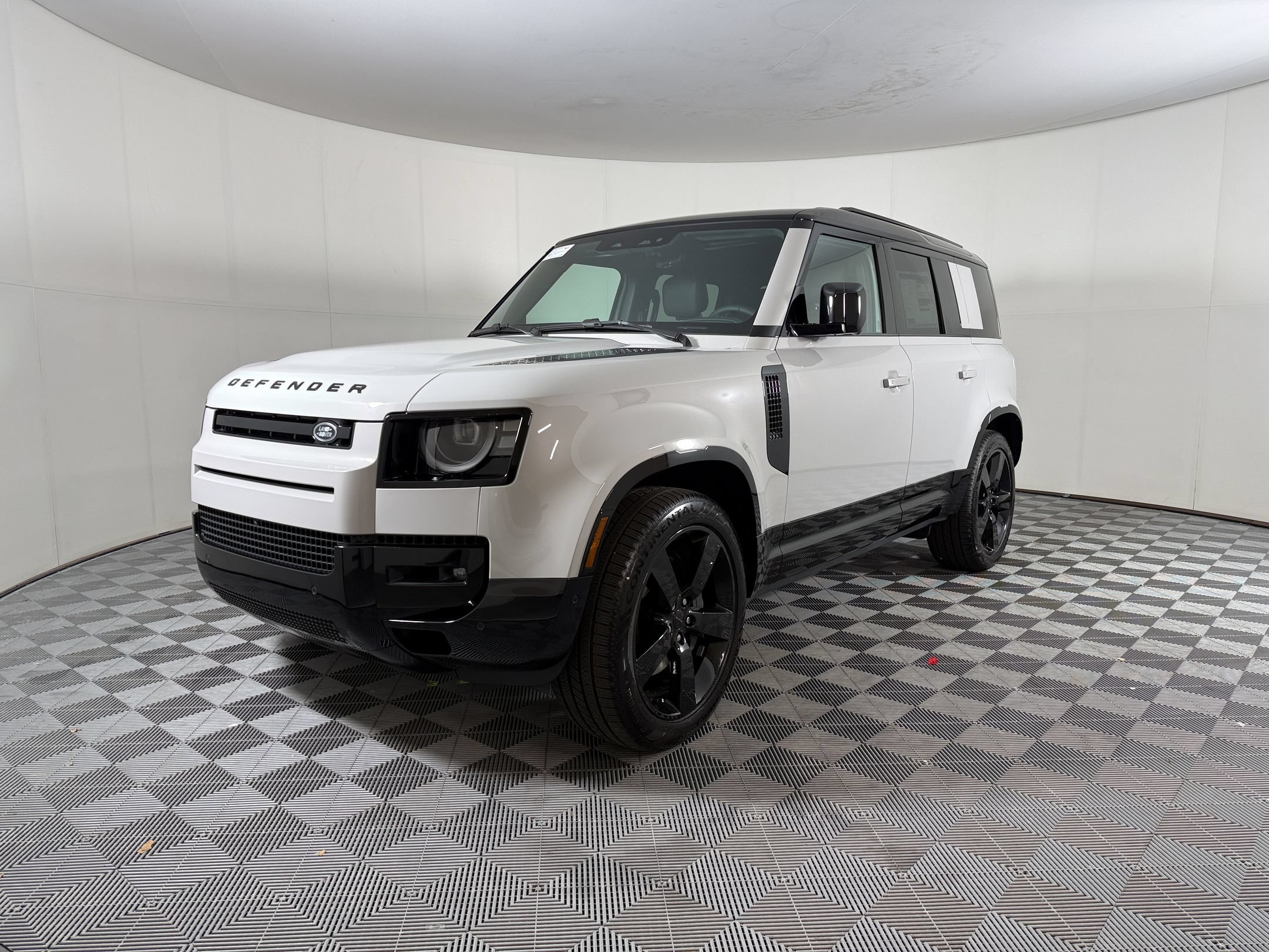 New 2026 Land Rover Defender 110 X-Dynamic SE AWD/4WD image 1