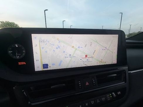 Certified 2025 Lexus ES 300h Ultra Luxury w/ Accessory Package (Z1) image 17