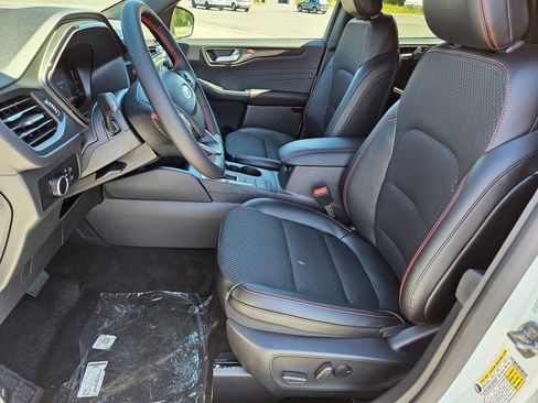 New 2025 Ford Escape ST-Line w/ Cold Weather Package image 4