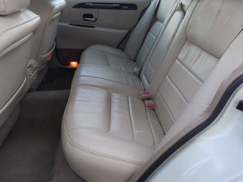 Used 2000 Lincoln Town Car Signature RWD image 18
