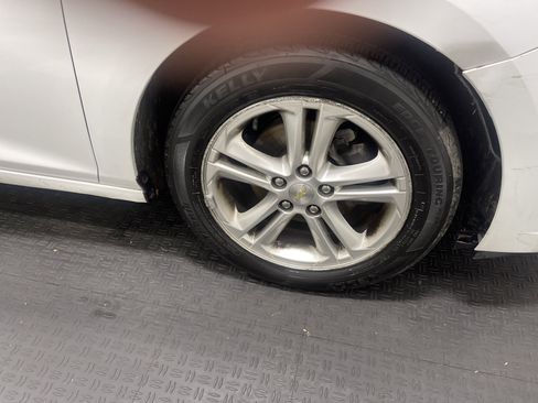 Used 2017 Chevrolet Cruze LT w/ Convenience Package image 28