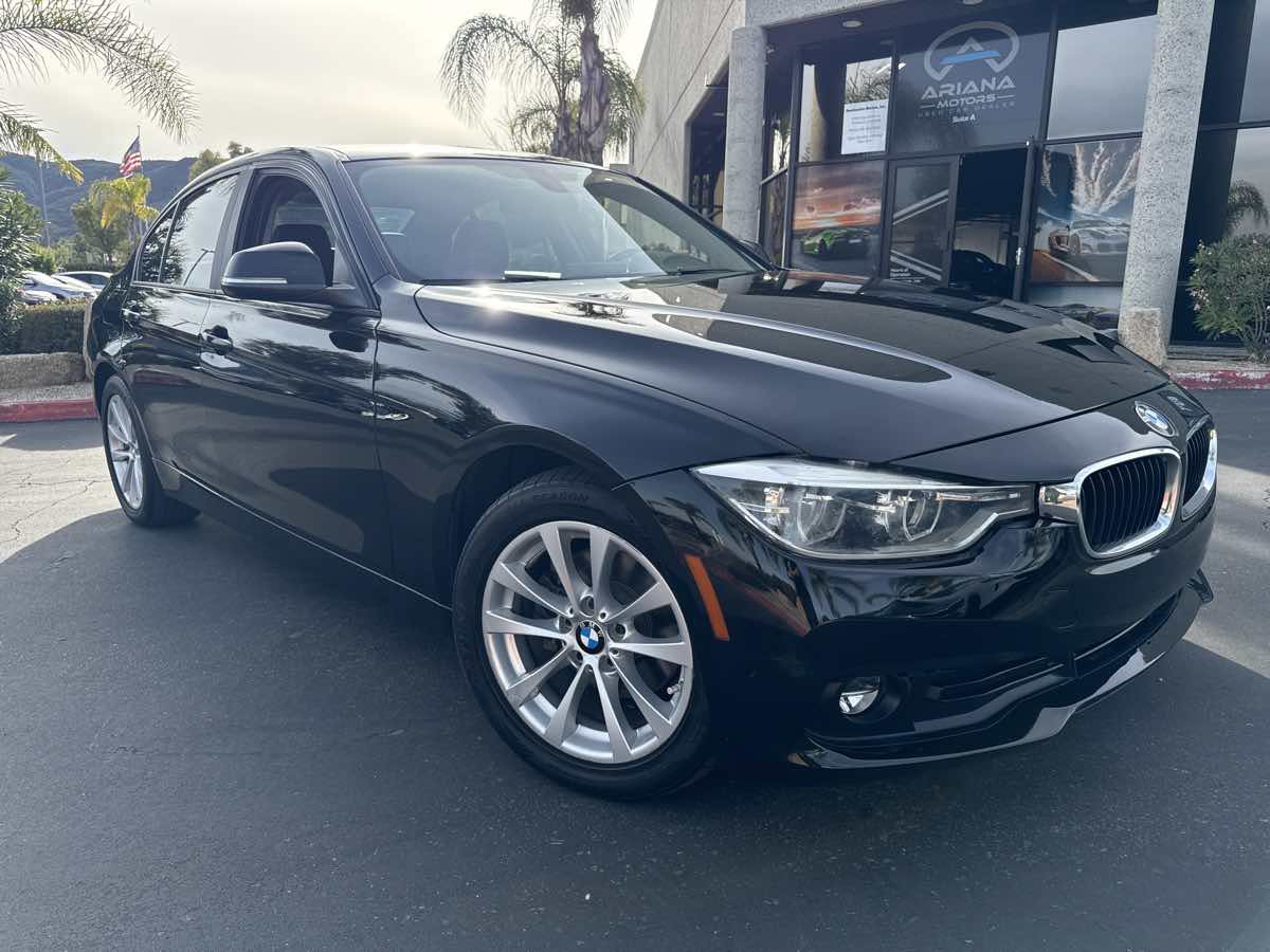 Used 2018 BMW 320i Sedan RWD image 5