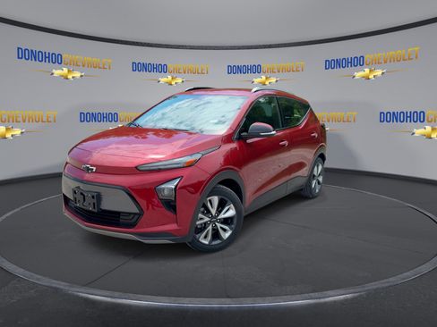 Used 2022 Chevrolet Bolt EUV LT w/ Convenience Package FWD image 7