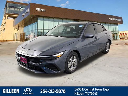 Used 2025 Hyundai Elantra SE w/ Cargo Package FWD image 3
