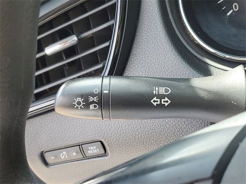 Used 2018 Nissan Rogue S image 15