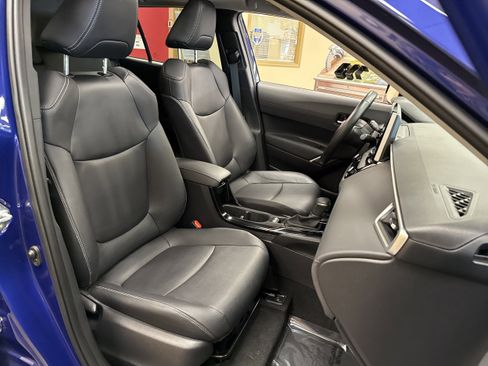 Used 2023 Toyota Corolla Cross XLE w/ Convenience Package image 18