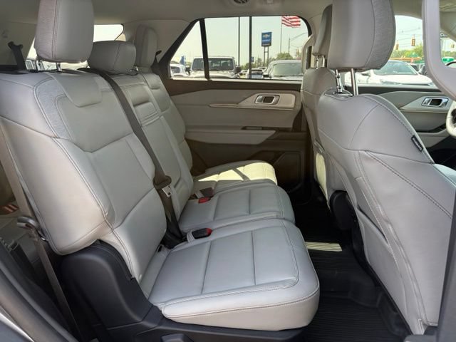 Used 2025 Ford Explorer Active w/ Active Comfort Package AWD/4WD image 13