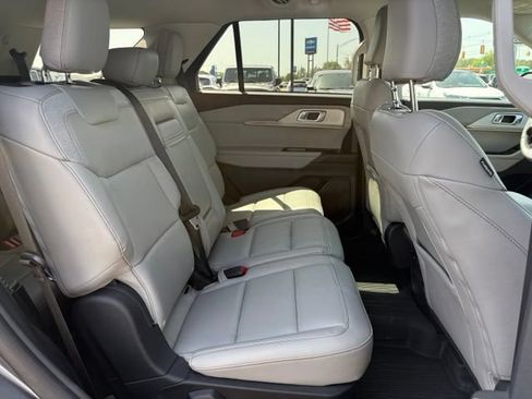 Used 2025 Ford Explorer Active w/ Active Comfort Package AWD/4WD image 13